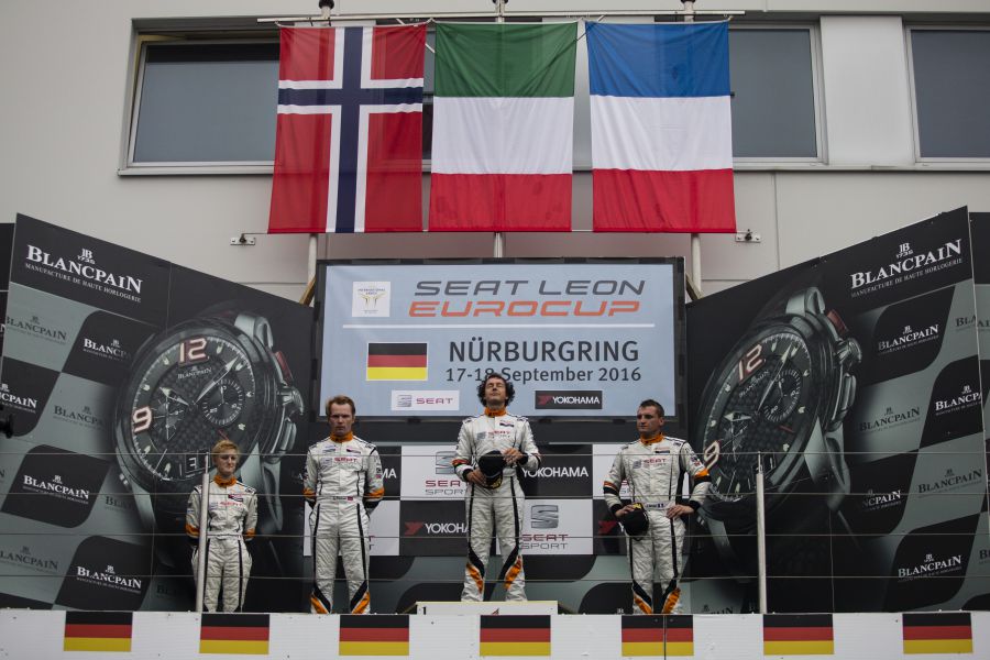 Nurburgring devuelve luces y sombras a Mikel Azcona