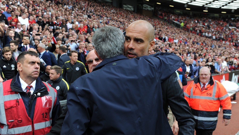 Mourinho y Guardiola, saludo afectuoso antes del derbi