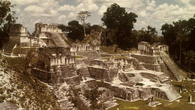 Guatemala y Japón firman un acuerdo para la conservación de la acrópolis en Tikal