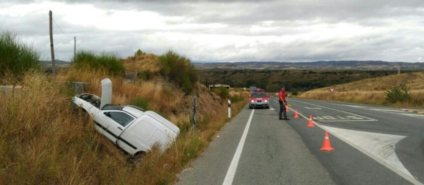 Dos heridos, uno de ellos grave, en una salida de vía en Larraga