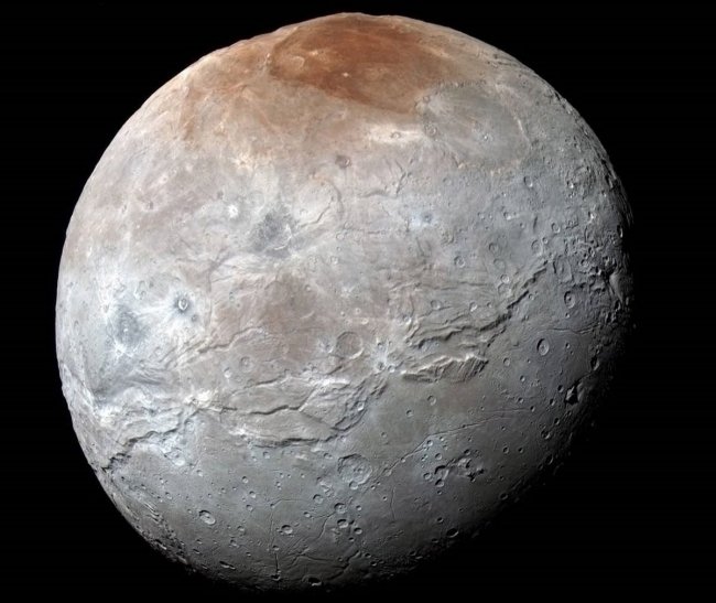 La mancha roja en la luna Caronte de Plutón podría deberse a metano atrapado