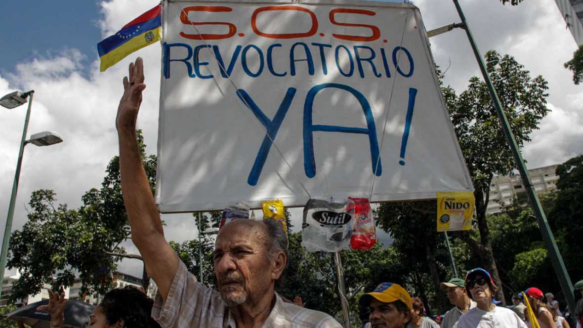 El Poder Electoral venezolano pospone la última fase para la convocatoria del revocatorio