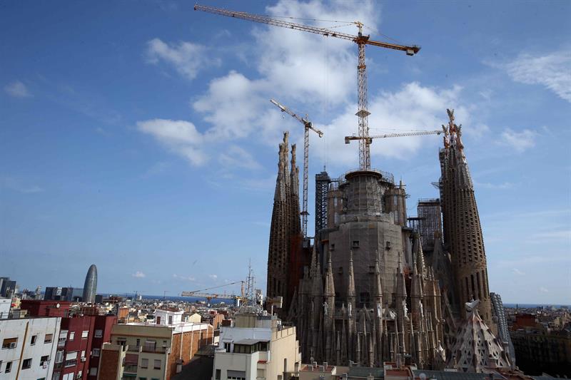 Acordonan el entorno de la Sagrada Familia y el TEDAX comprueba una furgoneta