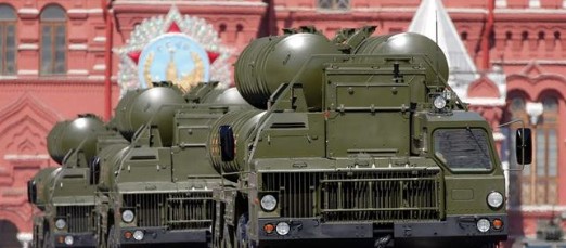 Rusia despliega sistemas antiaéreos S-400 cerca de su frontera con los países bálticos