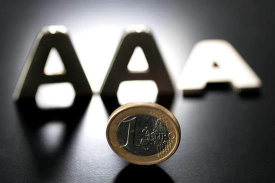 El euro baja hasta los 1,1189 dólares en Fráncfort