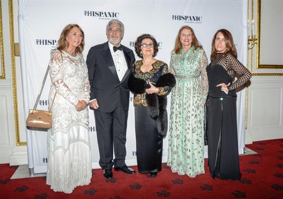 Plácido Domingo dice que el PSOE debería abstenerse en investidura de Rajoy