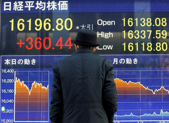 La Bolsa de Tokio se desploma 4,51 % por temor a guerra comercial