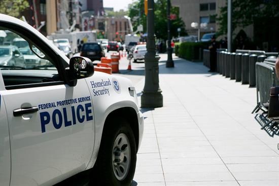 Muere una mujer de 66 años en Nueva York por disparos de un policía
