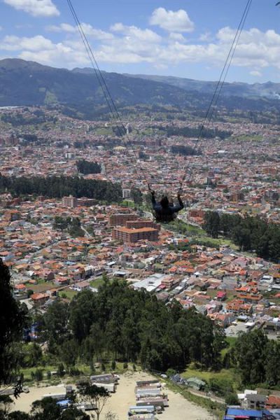 El columpio que permite observar Cuenca a vista de pájaro