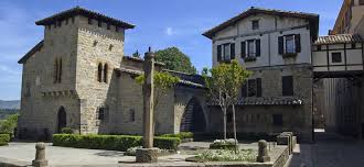 La Ciudadela, la torre de San Saturnino o la plaza Consistorial, lugares del cuaderno de viaje de seis dibujantes