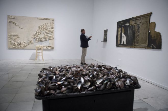Marcel Broodthaers pone poesía al mundo de los objetos en el Reina Sofía
