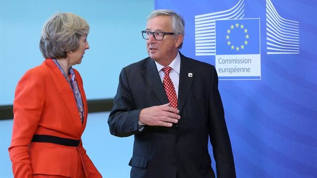 May mantiene el pulso con la UE y sigue preparando un 