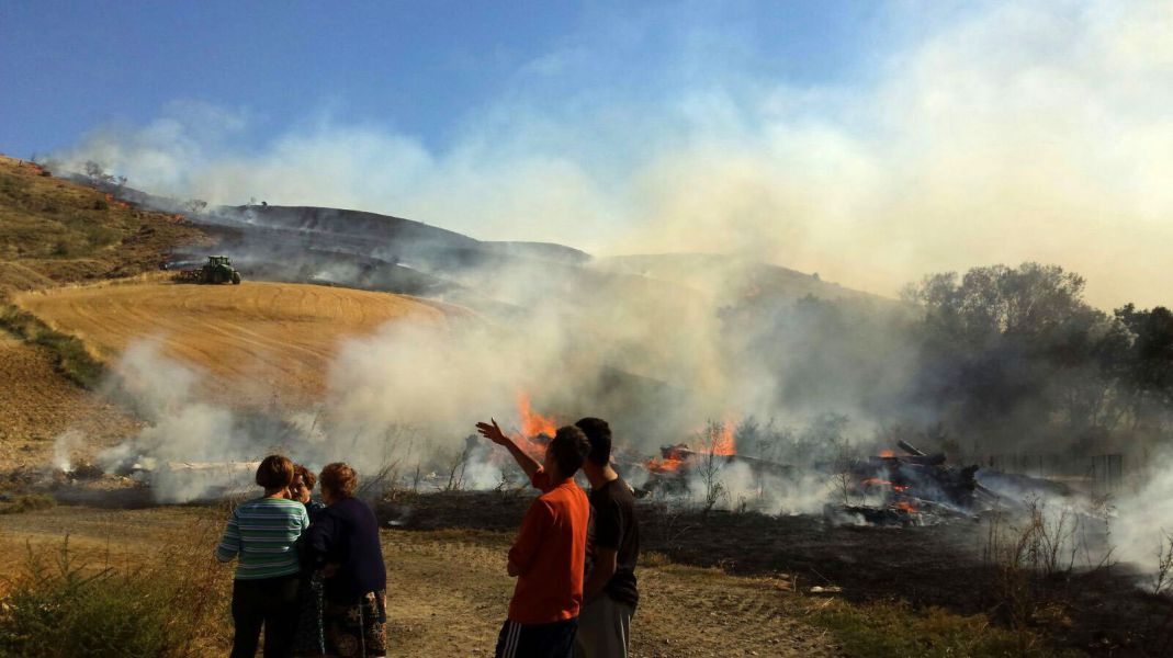 Controlado un incendio que ha provocado el desalojo preventivo de varias viviendas en Murillo el Cuende