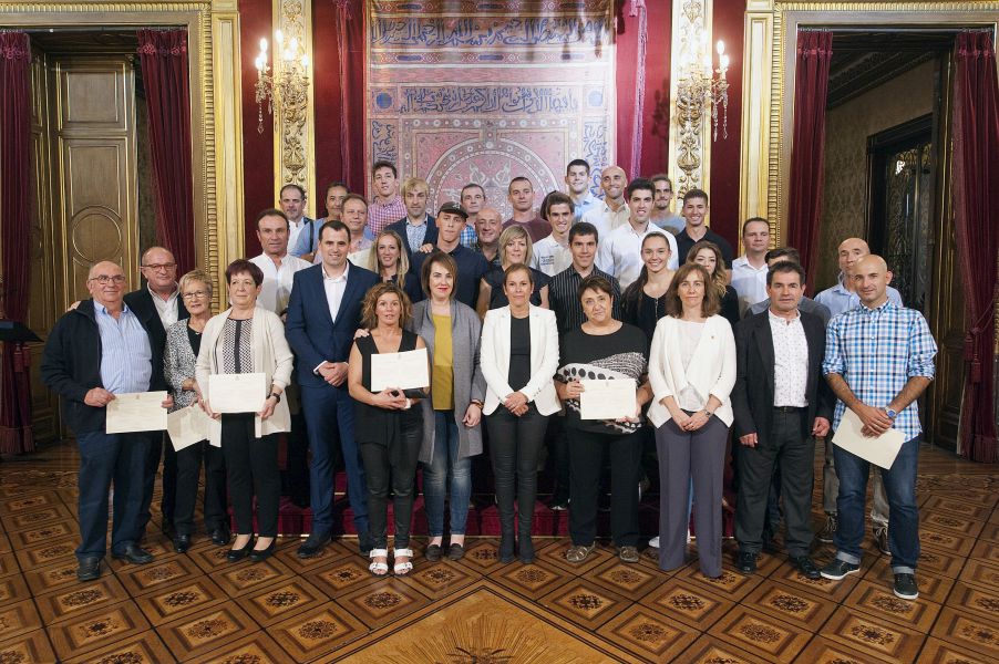 El Gobierno de Navarra reconoce los méritos de los participantes en Río 2016