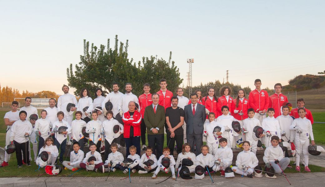Presentación del Club Navarro de Esgrima-Universidad de Navarra, con 54 componentes