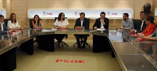 La Gestora del PSOE muestra su preocupación por Trump pero confía en los sistemas de control de EEUU