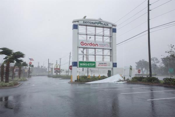 Matthew atraviesa la costa de Georgia y avanza hacia Carolina del Sur