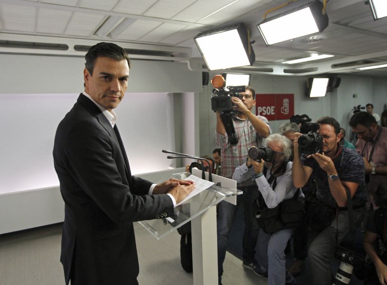 Sánchez propone readmitir a los 17 dimitidos pero los criticos lo rechazan