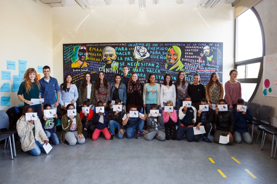 Catorce estudiantes de la UPNA inician el programa de acompañamiento a menores