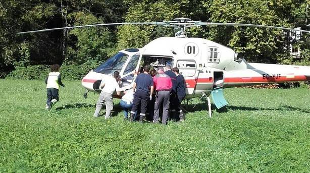 Un operario, vecino de Narbarte de 50 años, grave tras sufrir un golpe en la cabeza cuando trabajaba con leña en Lesaca