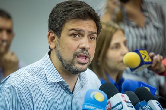 Liberan a cinco opositores venezolanos un día después del inicio del diálogo