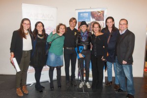 -Carlos Baute con representantes de EACNUR y Tantaka, organizadores del concierto.
