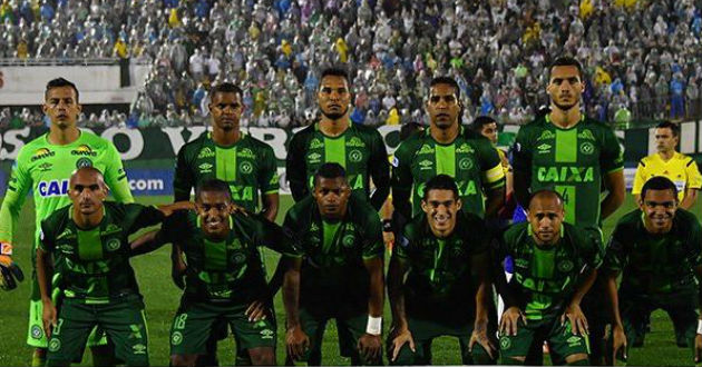 71 muertos al estrellarse en Colombia un avión que transportaba al equipo de fútbol brasileño Chapecoense