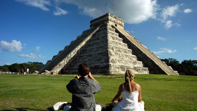 Encuentran con técnicas de geofísica una pirámide interior en Chichén Itzá