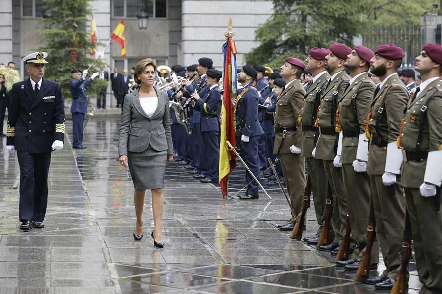 Cospedal toma posesión arropada por buena parte del Gobierno