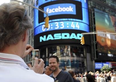 Facebook investigará aplicaciones y ampliará restricciones a desarrolladores