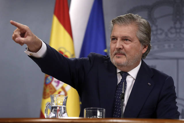El nuevo Gobierno avanza que Sáenz de Santamaría y Montoro negociarán la nueva financiación