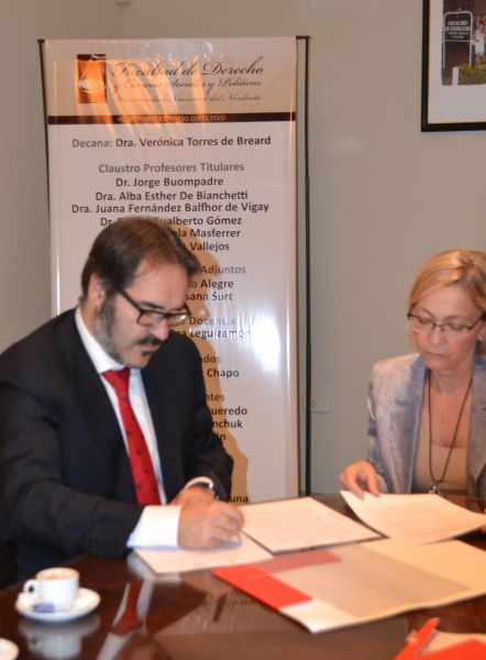 La UPNA firma un acuerdo de movilidad de docentes y estudiantes de Derecho