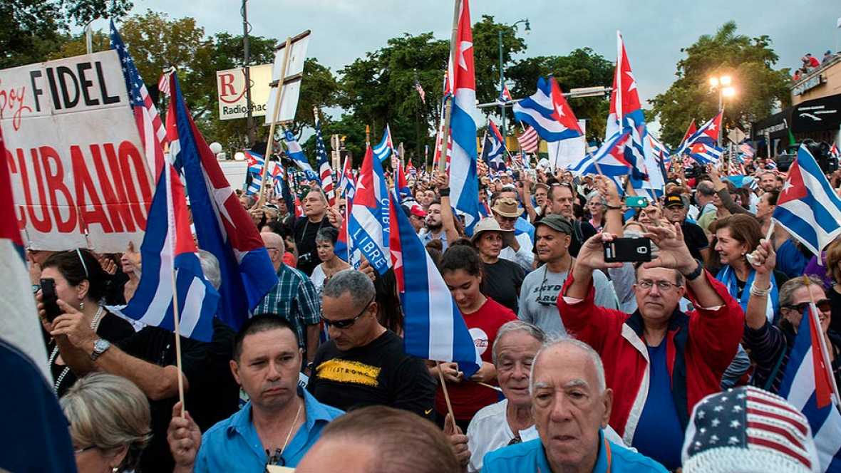 El exilio cubano en Miami despide al «tirano» Fidel Castro al grito de «libertad y justicia»