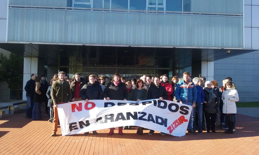UGT de Navarra se concentra contra los despidos de Thomson Reuters Aranzadi
