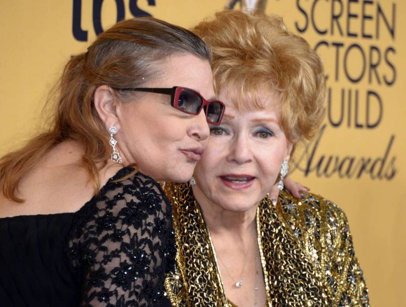 Muere Debbie Reynolds un día después que su hija, Carrie Fisher