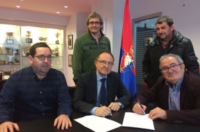 El personal no deportivo del Club Atlético Osasuna firma un acuerdo