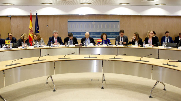 El Gobierno y el PSOE pactan un déficit autonómico del 0,6 % del PIB en 2017