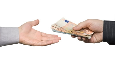 El Gobierno ordena pagar 3.080 millones a proveedores de sanidad y educación