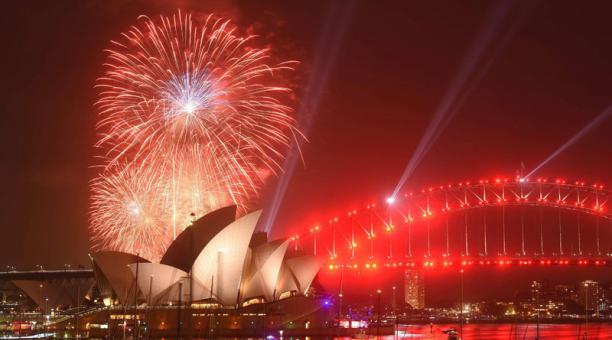 Australia y Asia estrenan el 2017 y Occidente lo espera bajo fuertes medidas de seguridad