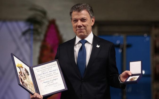 Santos recibe el Nobel de la Paz y da por terminada la guerra en Colombia