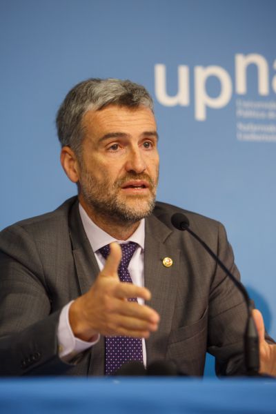 Carlosena afirma que los estudios de Medicina fortalecen el sistema público