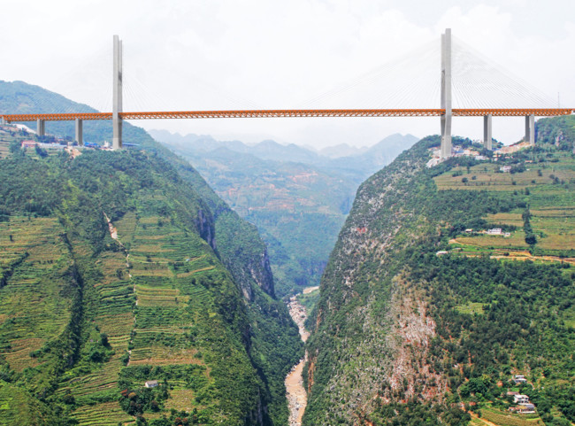 China inaugura el puente más alto del mundo