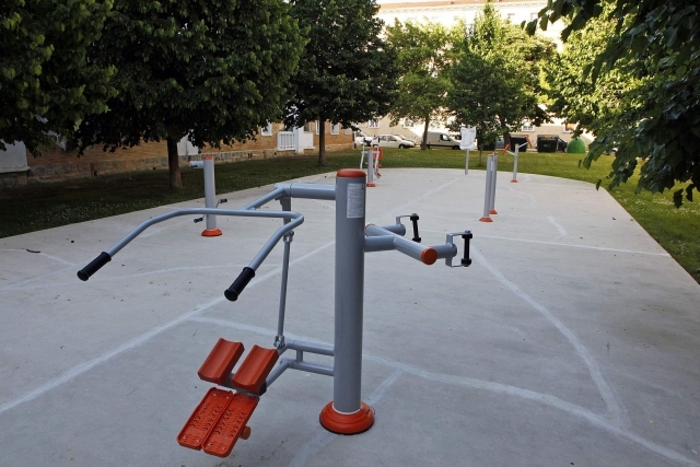 El Ayuntamiento de Pamplona destinará 569.000 euros al mantenimiento de los juegos infantiles, circuitos de gimnasia y mobiliario urbano en 2017