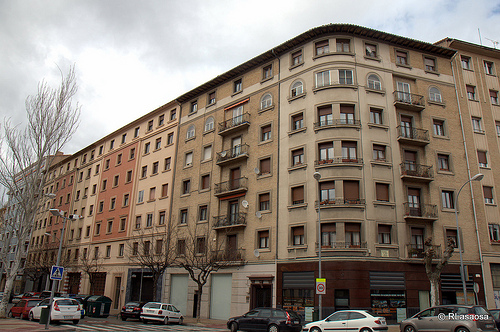 Ayuntamiento de Pamplona y Segundo Ensanche Comercial acuerdan la limpieza de graffitis