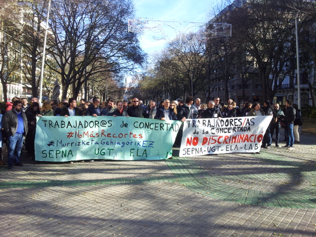 SEPNA, UGT, ELA y LAB se concentran contra los 