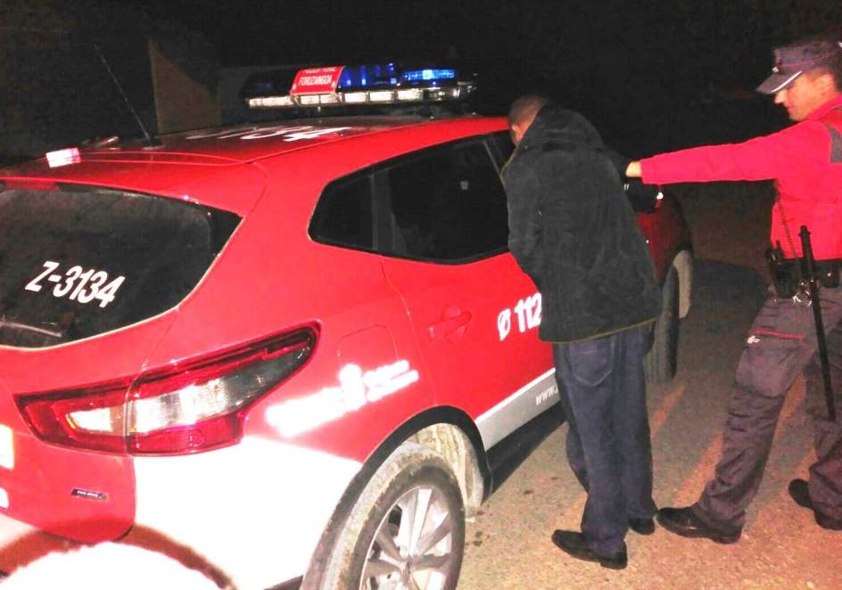 Un detenido en Tudela con 90 antecedentes por pegar a un policía y dañar varios coches