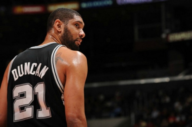 Spurs rinden homenaje a Duncan y vencen a Pelicans; Gasol aporta 14 rebotes