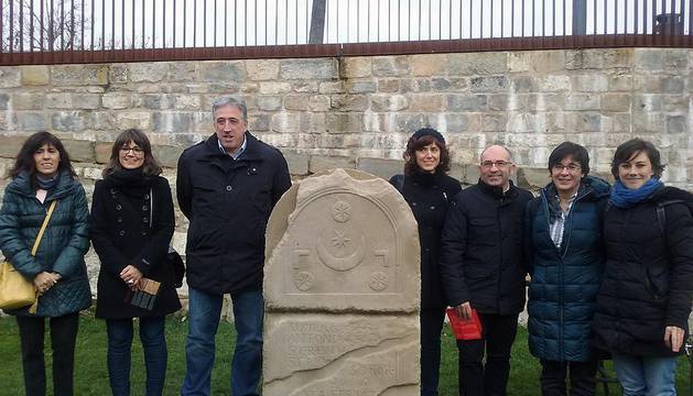 Colocada una estela del siglo II con los primeros nombres de mujeres de Pamplona de los que hay constancia escrita