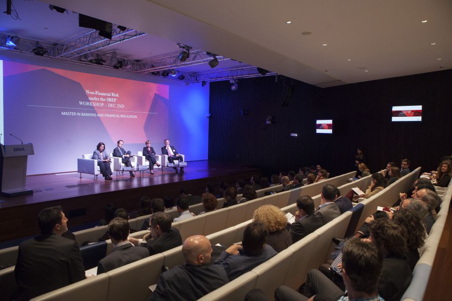 Expertos del Banco de España, The Institute of International Finance, McKinsey, PwC y Universidad de Navarra analizan el riesgo no financiero