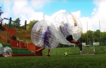 Fútbol burbuja, el deporte de moda en España